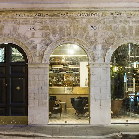 ゲストハウス Navona Luxury Suites Rome Pasquino 4*